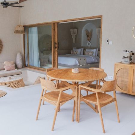 Gili Boho Villas - Aesthetic Private Pool Villas กีลีตราวางัน ภายนอก รูปภาพ
